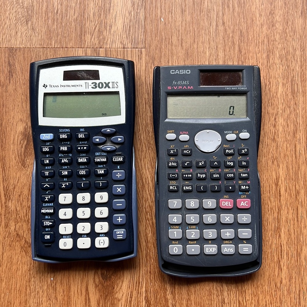Texas Instruments calculator / Casio‎ bundle